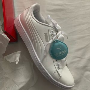 white puma with ribbon laces